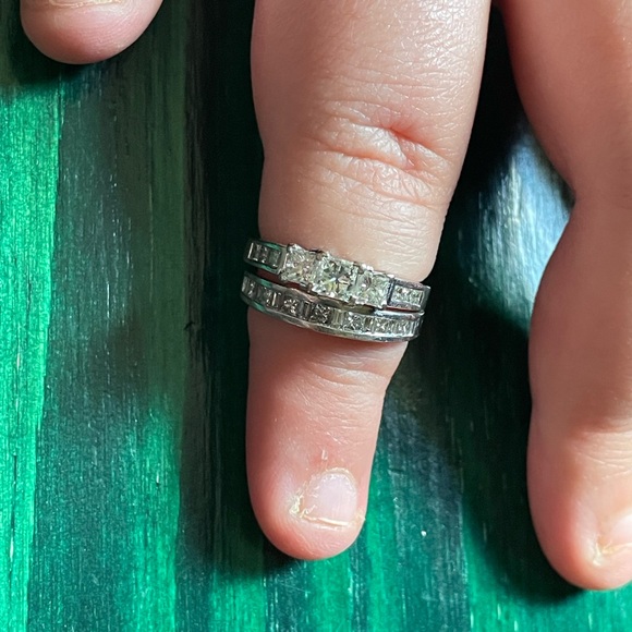 Size 7 Michael Hill Bridal Set - Picture 5 of 9